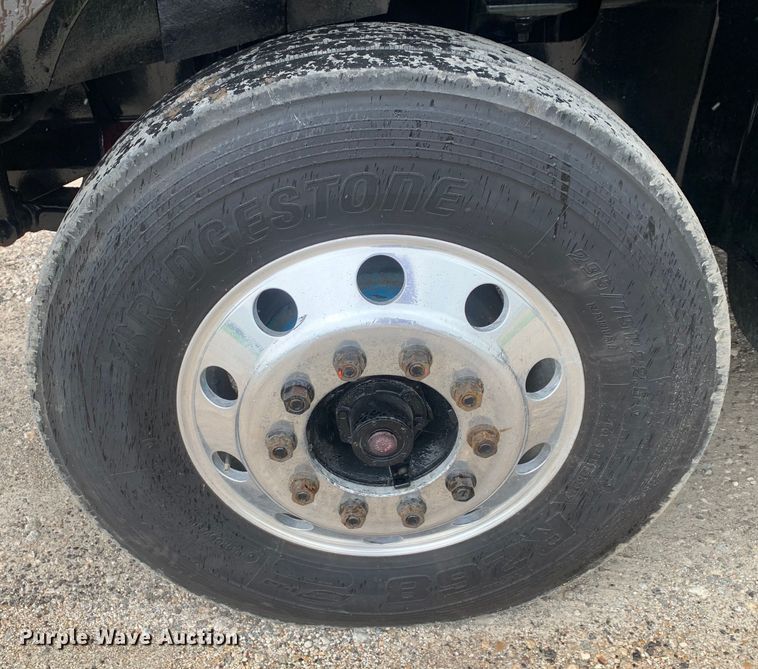 image for item DM7847 2005 International 9200i semi truck