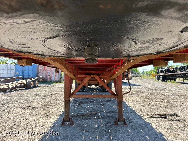 image for item DO1130 1990 Fruehauf  flatbed trailer