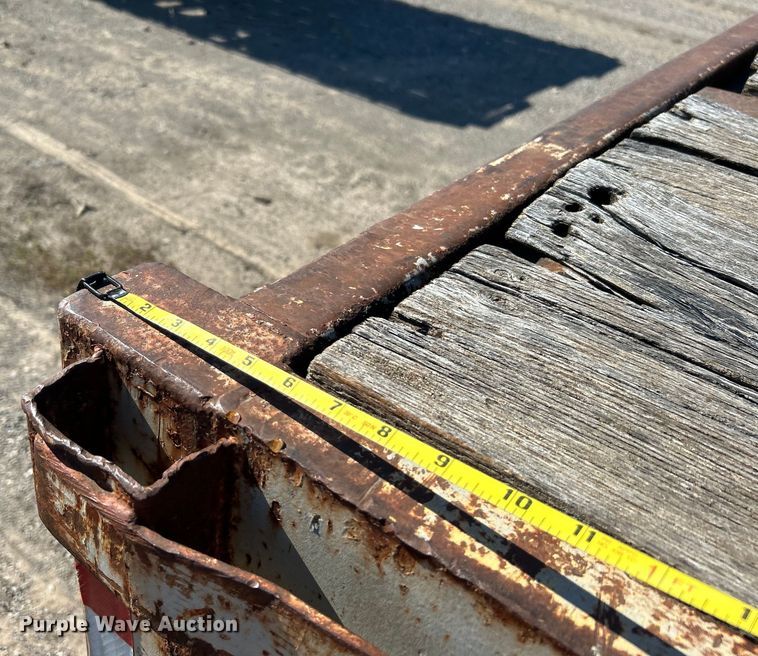 image for item DO1130 1990 Fruehauf  flatbed trailer