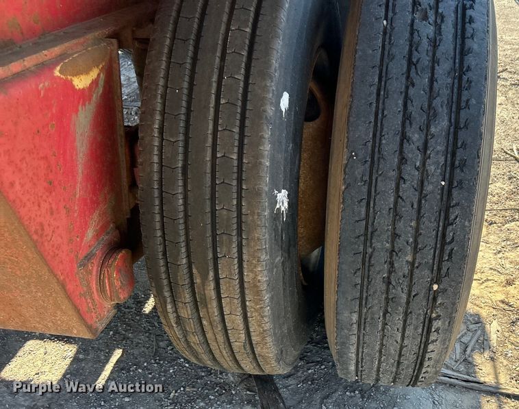 image for item DO1130 1990 Fruehauf  flatbed trailer