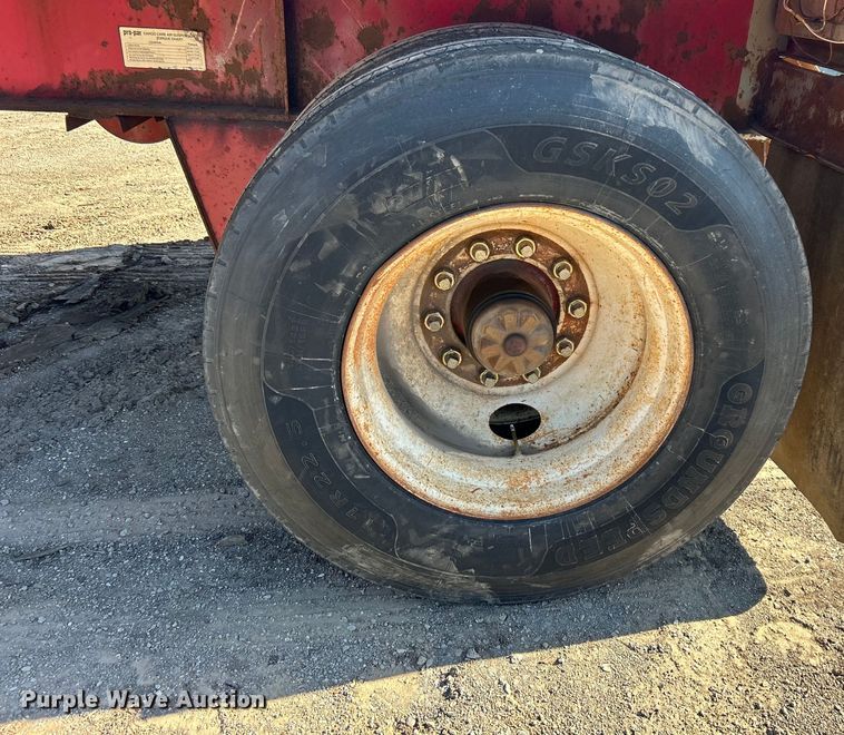 image for item DO1130 1990 Fruehauf  flatbed trailer