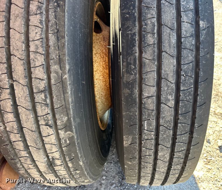 image for item DO1130 1990 Fruehauf  flatbed trailer