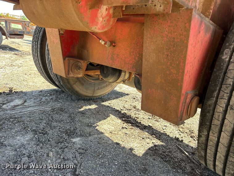 image for item DO1130 1990 Fruehauf  flatbed trailer