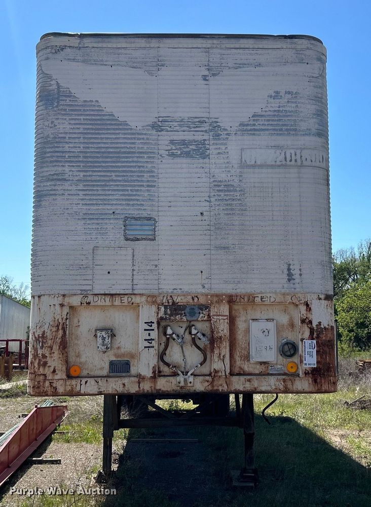 image for item DO1132 1969 Fruehauf  dry van trailer