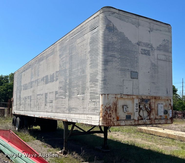image for item DO1132 1969 Fruehauf  dry van trailer