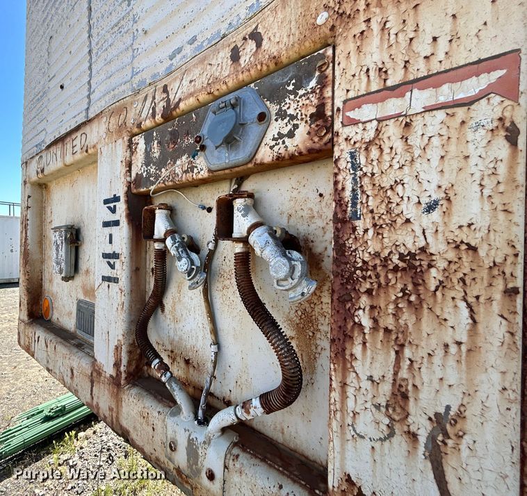 image for item DO1132 1969 Fruehauf  dry van trailer