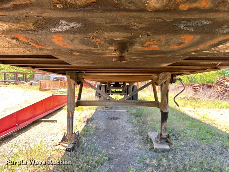 image for item DO1132 1969 Fruehauf  dry van trailer