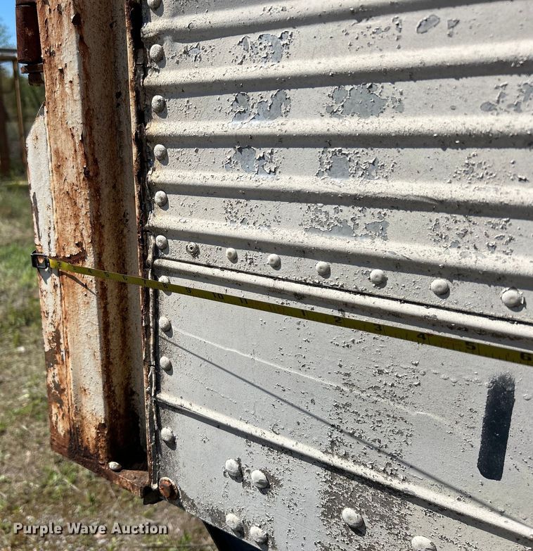 image for item DO1132 1969 Fruehauf  dry van trailer