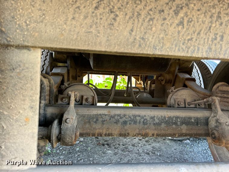 image for item DO1132 1969 Fruehauf  dry van trailer