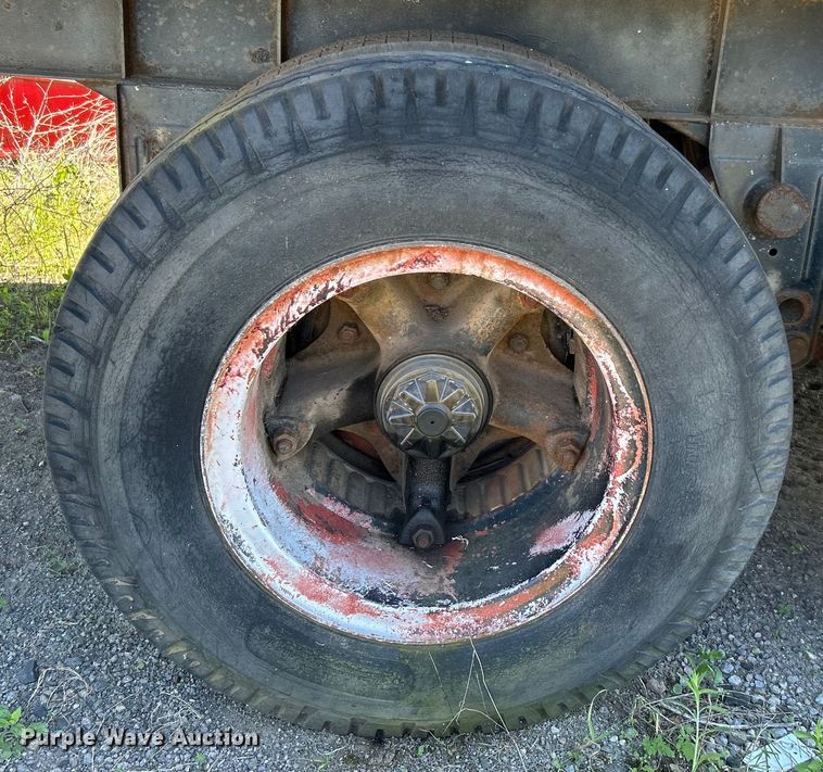 image for item DO1132 1969 Fruehauf  dry van trailer