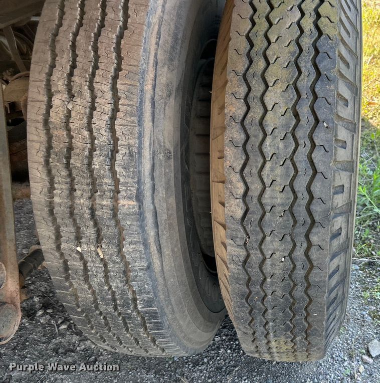 image for item DO1132 1969 Fruehauf  dry van trailer