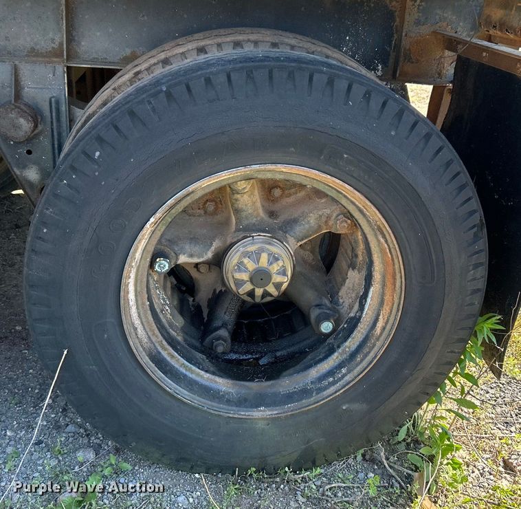 image for item DO1132 1969 Fruehauf  dry van trailer