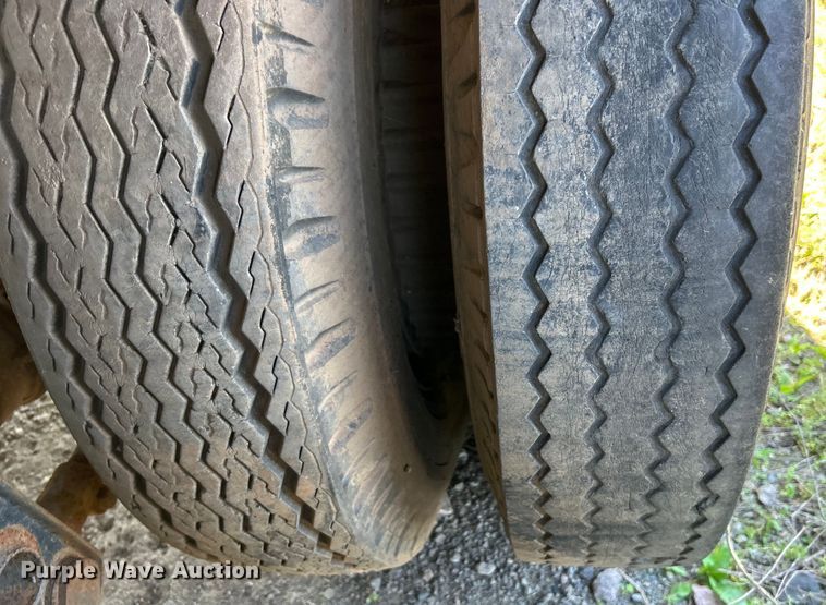 image for item DO1132 1969 Fruehauf  dry van trailer