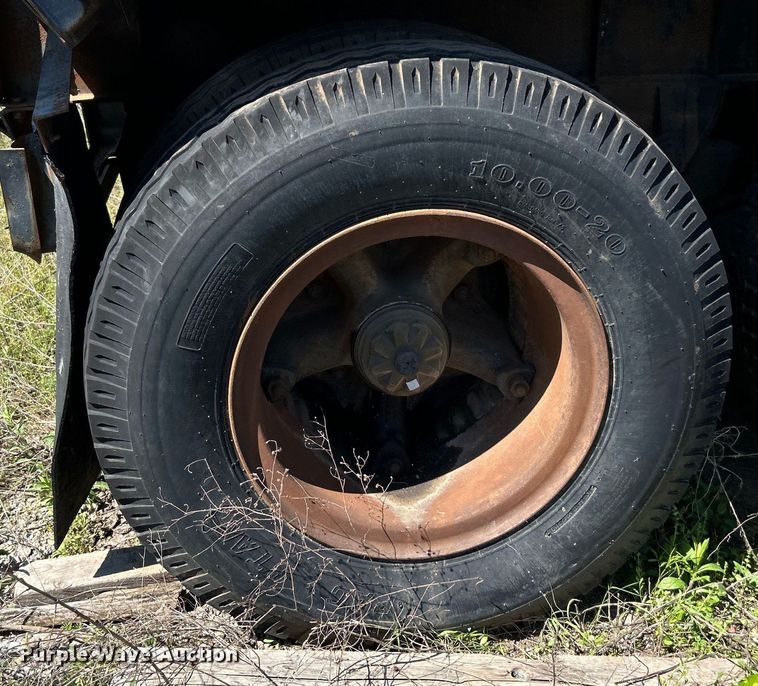 image for item DO1132 1969 Fruehauf  dry van trailer