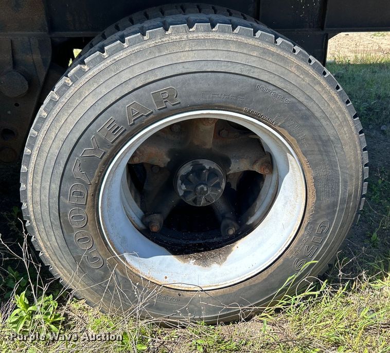 image for item DO1132 1969 Fruehauf  dry van trailer