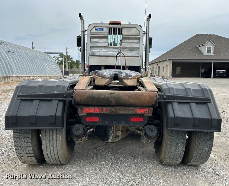 image for item DO1154 1999 Kenworth T800 semi truck