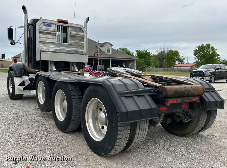 image for item DO1154 1999 Kenworth T800 semi truck