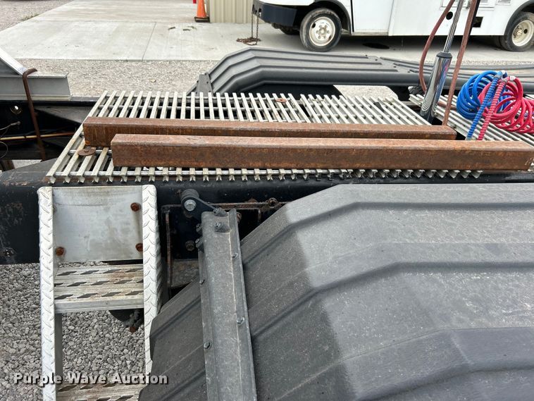 image for item DO1154 1999 Kenworth T800 semi truck