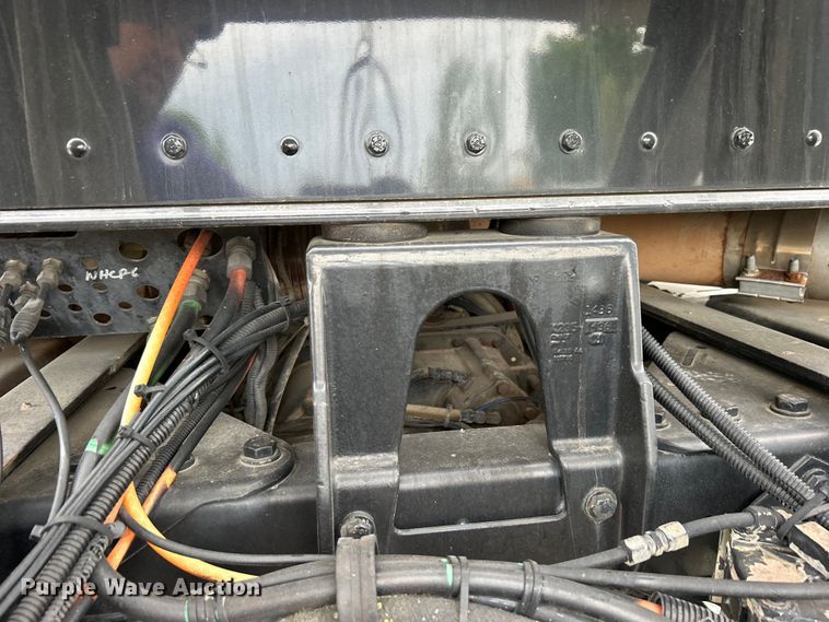 image for item DO1154 1999 Kenworth T800 semi truck