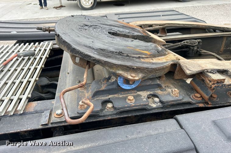 image for item DO1154 1999 Kenworth T800 semi truck