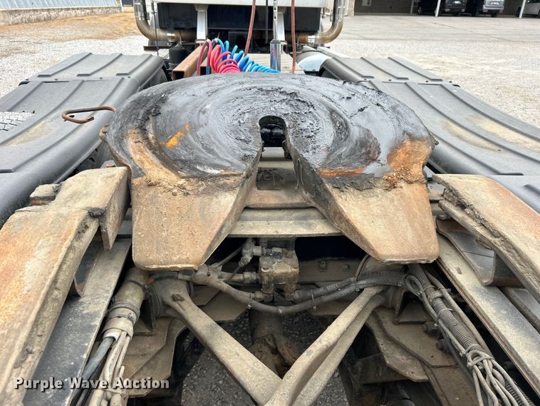 image for item DO1154 1999 Kenworth T800 semi truck