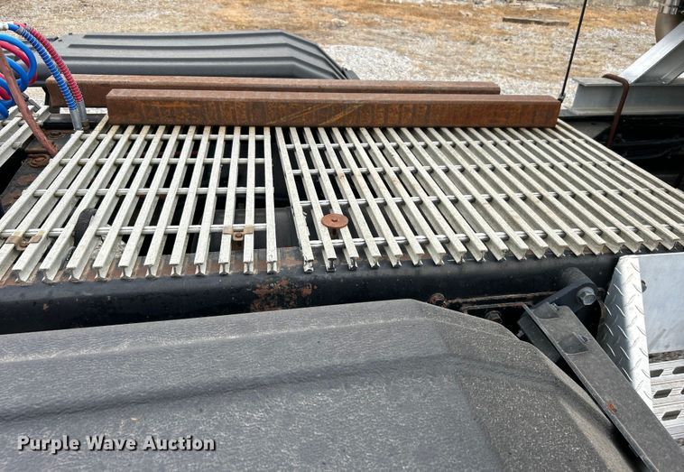 image for item DO1154 1999 Kenworth T800 semi truck