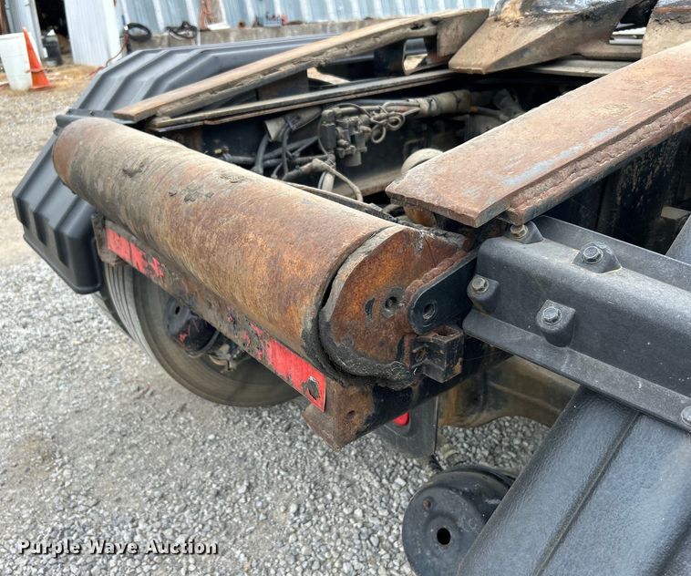 image for item DO1154 1999 Kenworth T800 semi truck