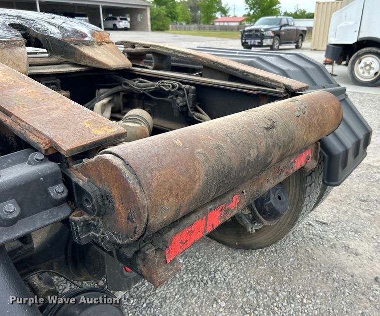 image for item DO1154 1999 Kenworth T800 semi truck