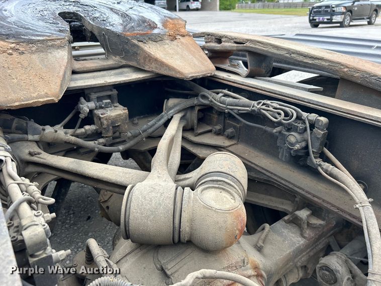 image for item DO1154 1999 Kenworth T800 semi truck