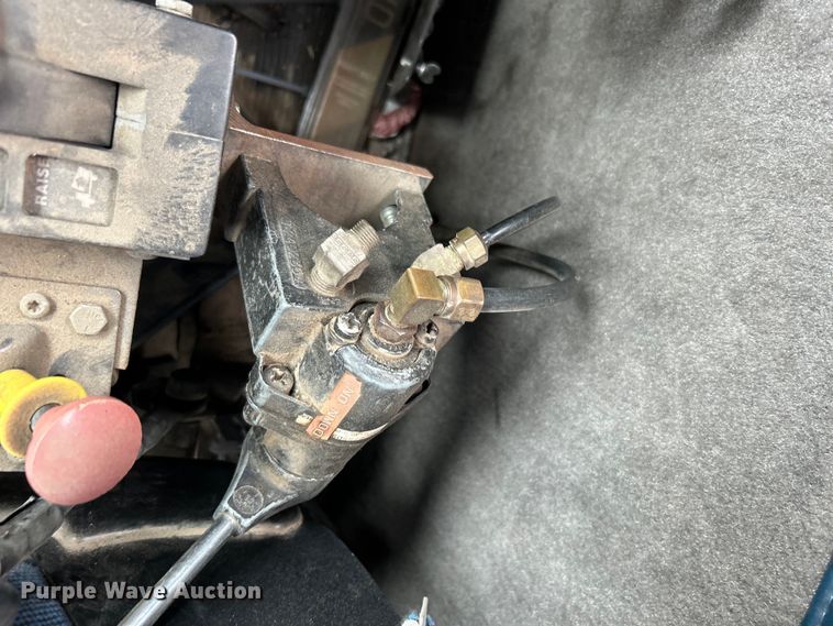 image for item DO1154 1999 Kenworth T800 semi truck