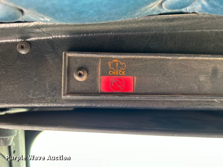 image for item DO1154 1999 Kenworth T800 semi truck