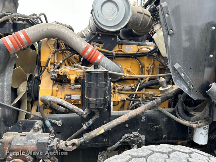 image for item DO1154 1999 Kenworth T800 semi truck