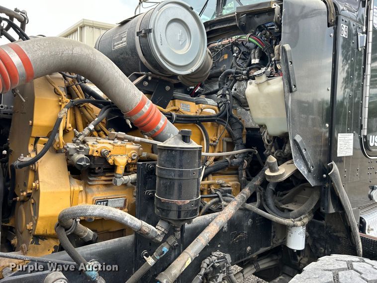 image for item DO1154 1999 Kenworth T800 semi truck