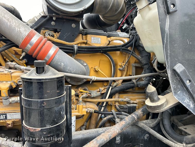 image for item DO1154 1999 Kenworth T800 semi truck