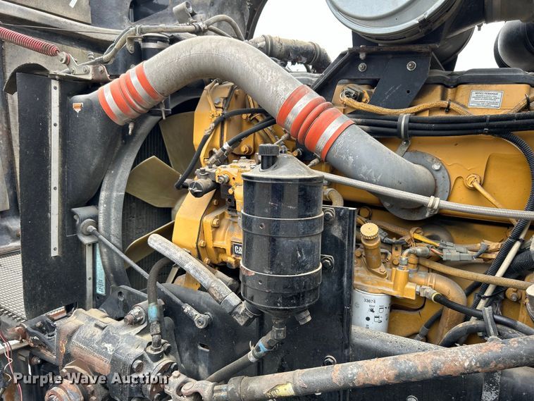 image for item DO1154 1999 Kenworth T800 semi truck