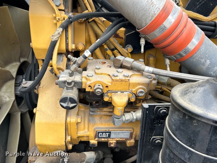 image for item DO1154 1999 Kenworth T800 semi truck