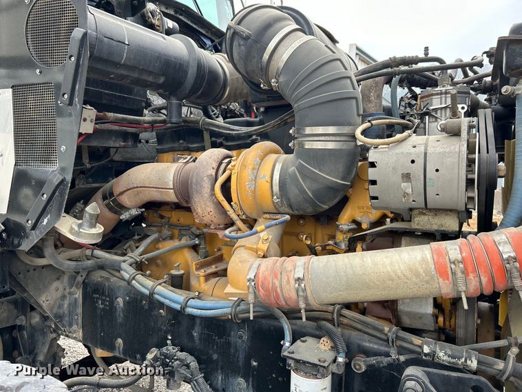 image for item DO1154 1999 Kenworth T800 semi truck