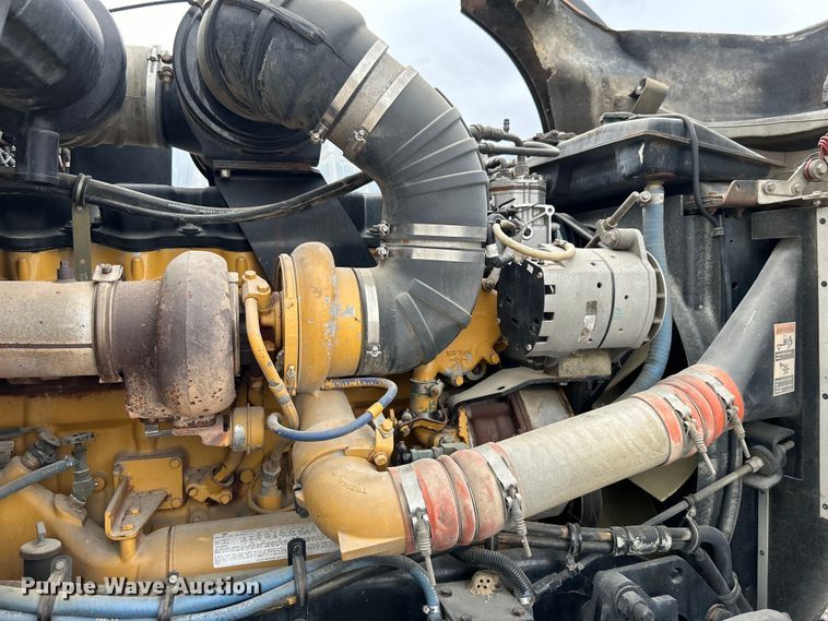 image for item DO1154 1999 Kenworth T800 semi truck