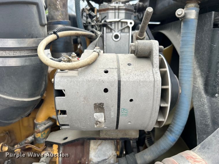 image for item DO1154 1999 Kenworth T800 semi truck