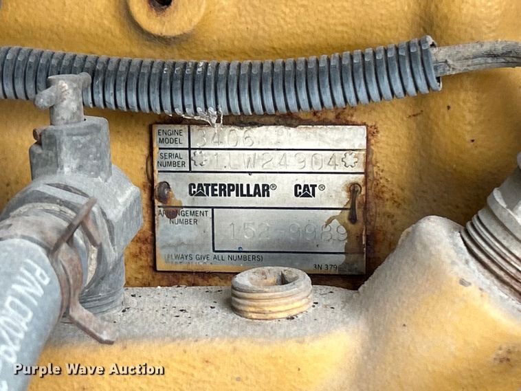 image for item DO1154 1999 Kenworth T800 semi truck