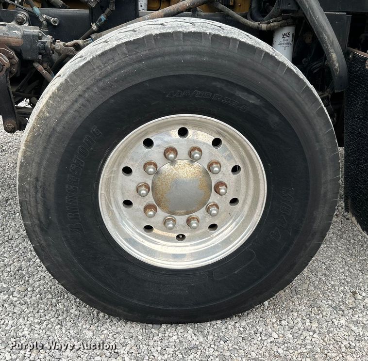 image for item DO1154 1999 Kenworth T800 semi truck