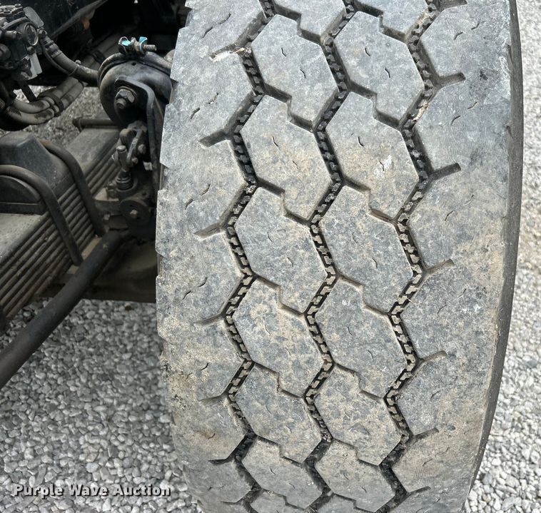 image for item DO1154 1999 Kenworth T800 semi truck