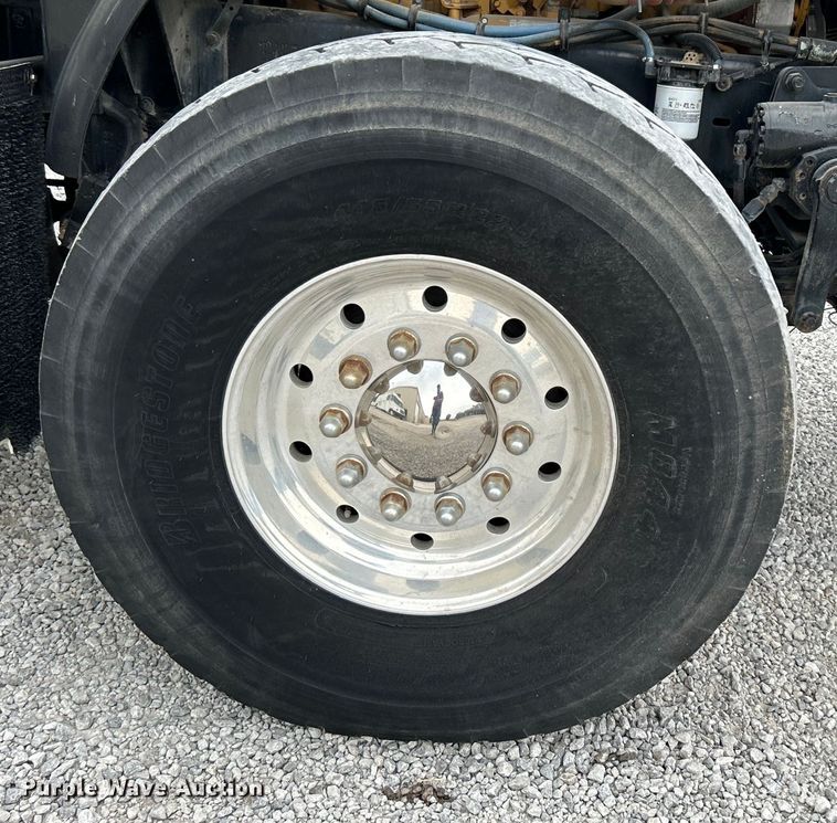 image for item DO1154 1999 Kenworth T800 semi truck