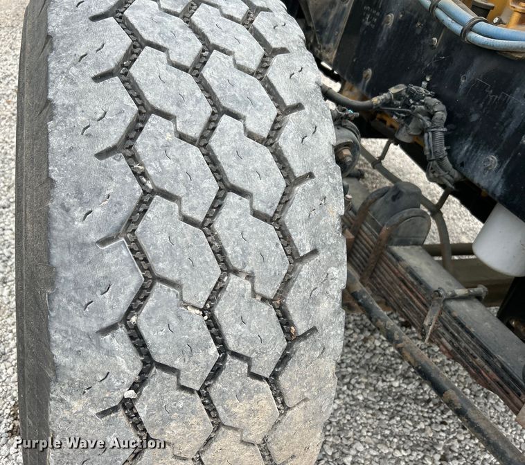 image for item DO1154 1999 Kenworth T800 semi truck