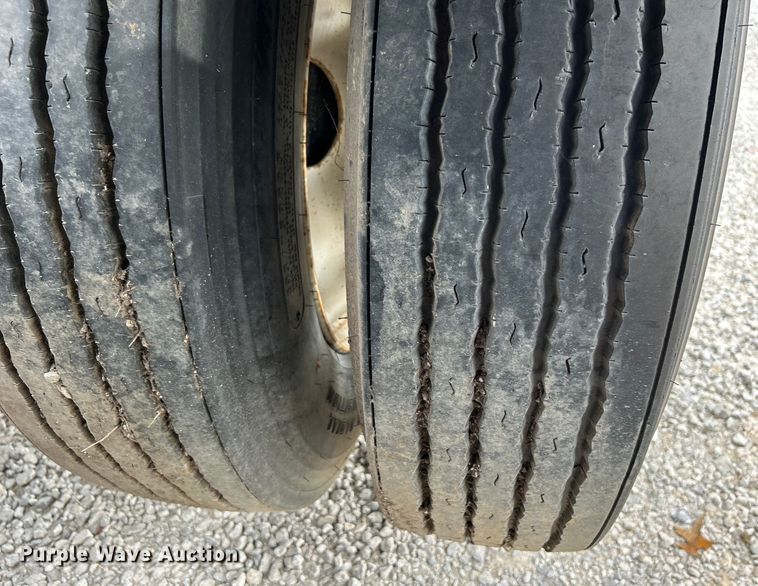 image for item DO1154 1999 Kenworth T800 semi truck