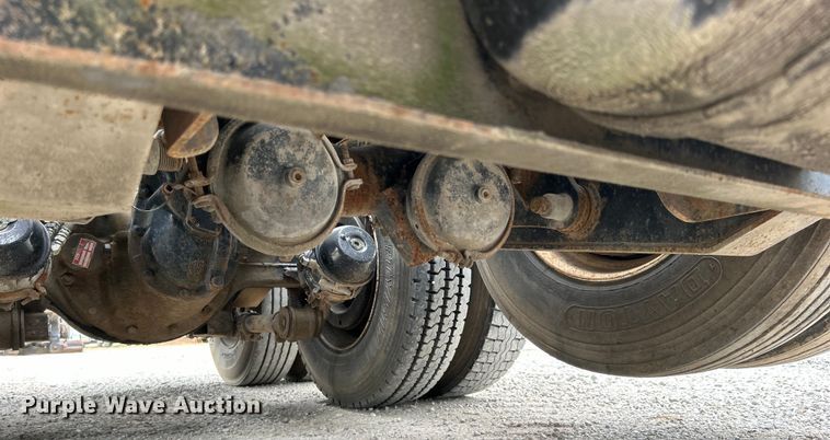 image for item DO1154 1999 Kenworth T800 semi truck