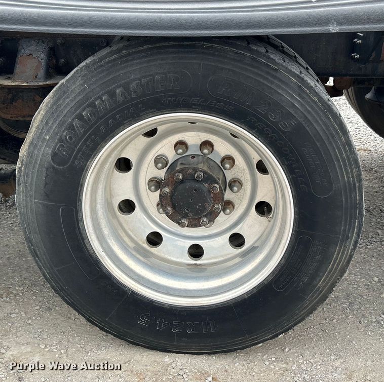 image for item DO1154 1999 Kenworth T800 semi truck