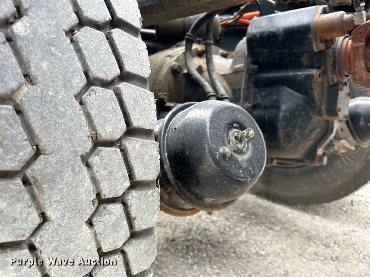 image for item DO1154 1999 Kenworth T800 semi truck