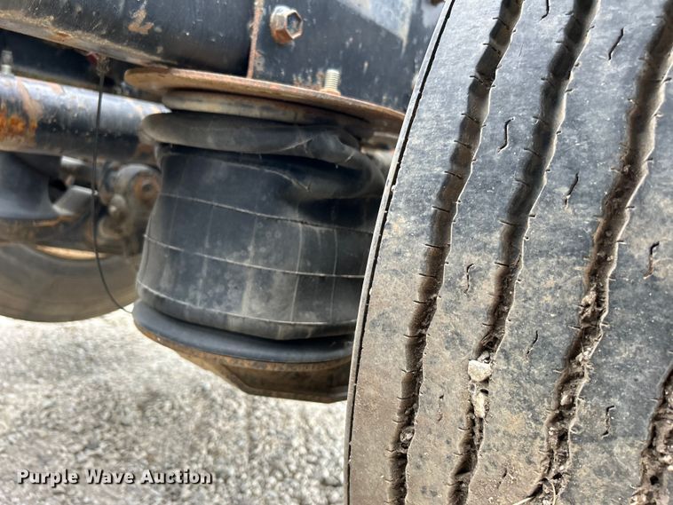 image for item DO1154 1999 Kenworth T800 semi truck