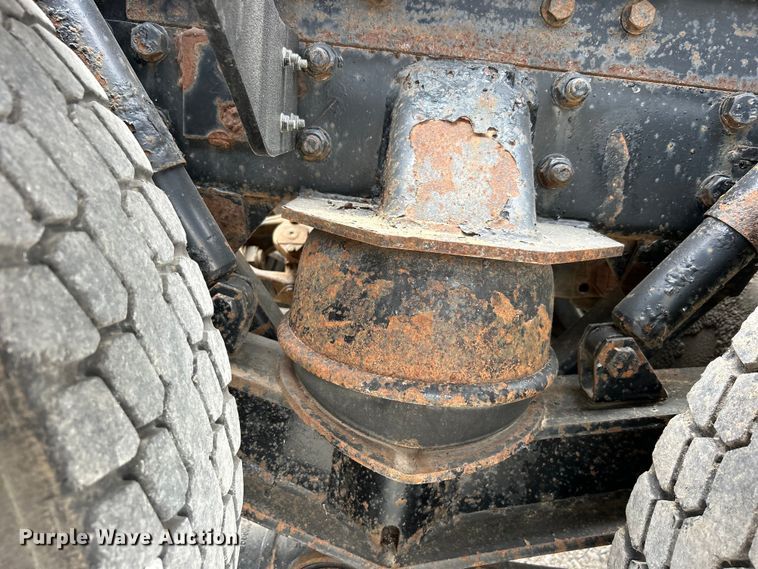 image for item DO1154 1999 Kenworth T800 semi truck